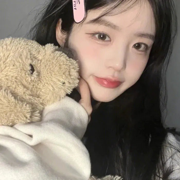 就这样，我们把金鱼放入了泳池